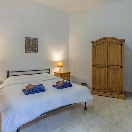 Bormla - Comfortable Two Bedroom Apartment Cospicua Bagian luar foto