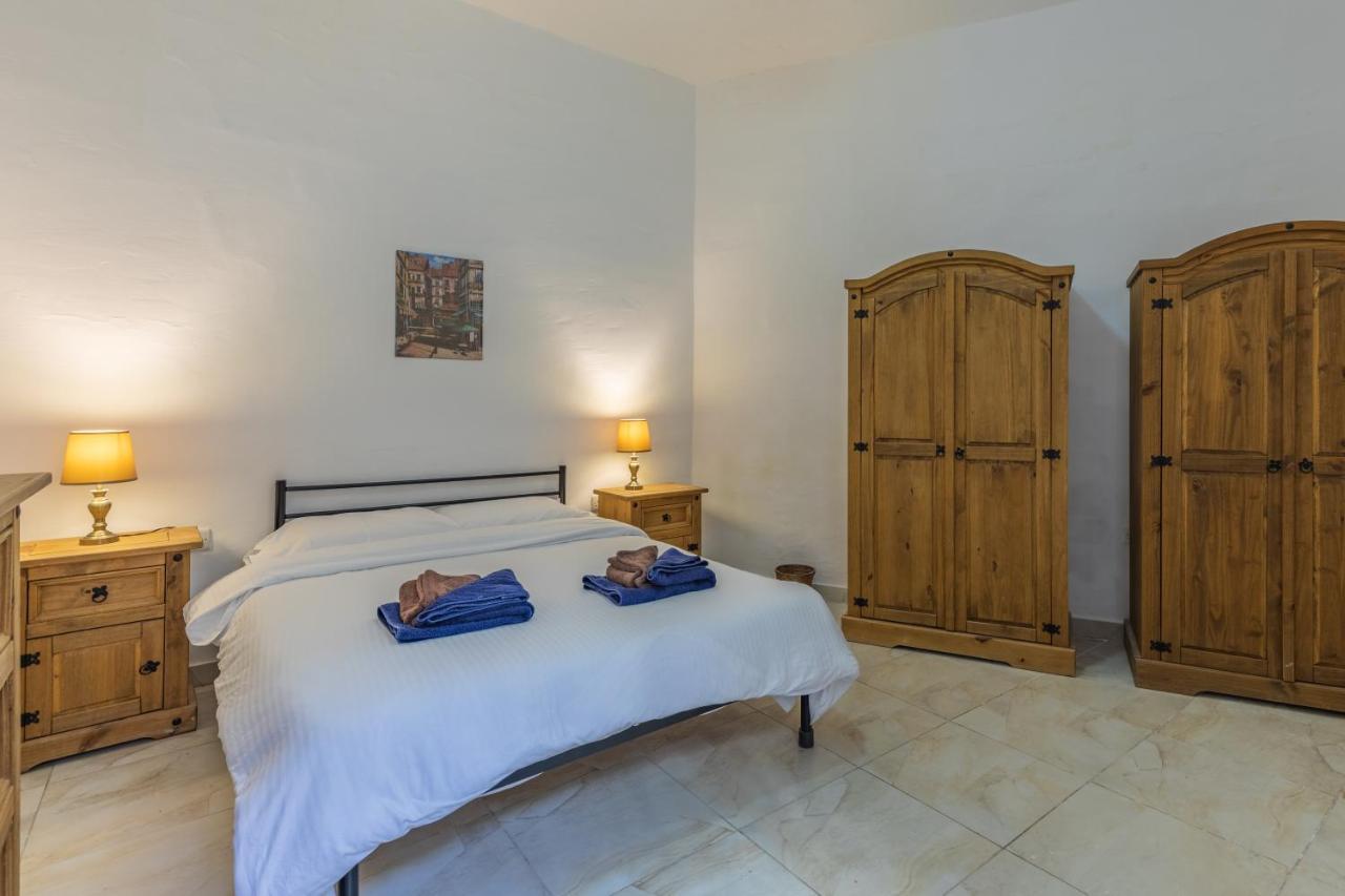 Bormla - Comfortable Two Bedroom Apartment Cospicua Bagian luar foto