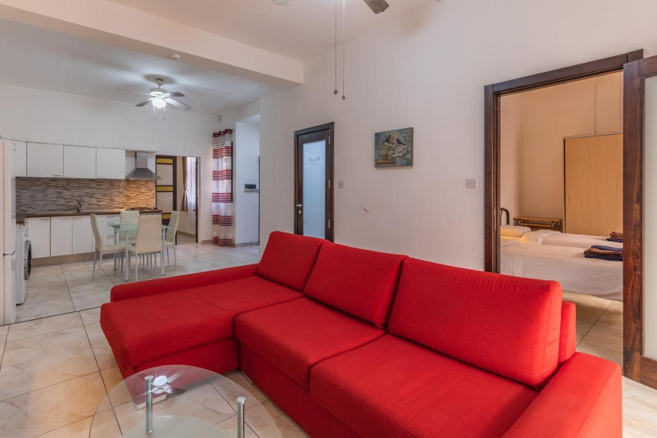 Bormla - Comfortable Two Bedroom Apartment Cospicua Bagian luar foto