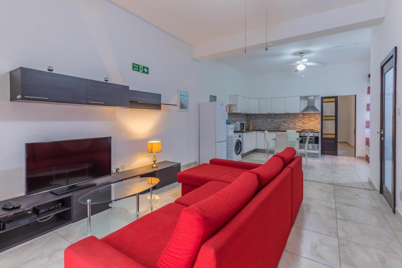 Bormla - Comfortable Two Bedroom Apartment Cospicua Bagian luar foto